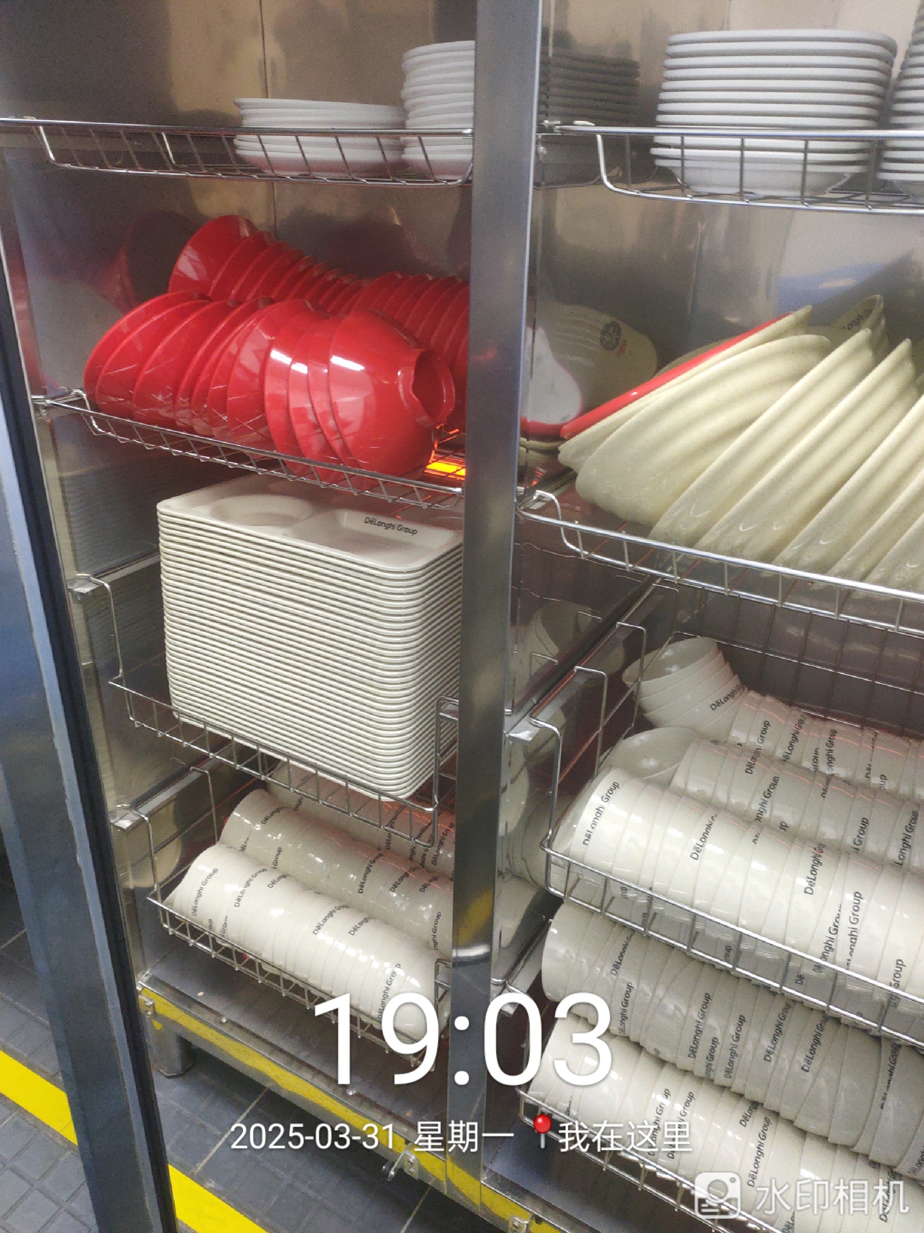 专业餐具清洁消毒，守护每一餐的安全与健康